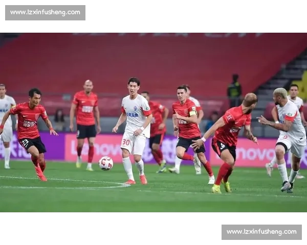 补时失控！蓉城爆铲引冲突，超时绝平再掀混战